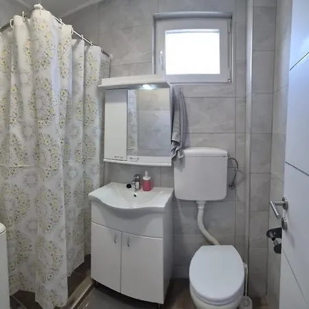 Milos - Centar Grada Free Parking *