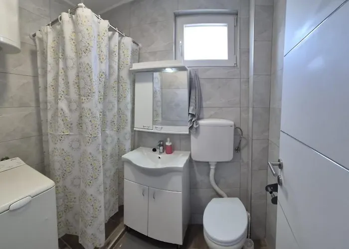 Milos - Centar Grada Free Parking *